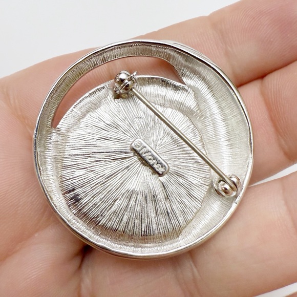 Vintage Monet Black Lucite Cabochon Round Silvertone Sculptural Round Brooch Pin - Picture 4 of 4